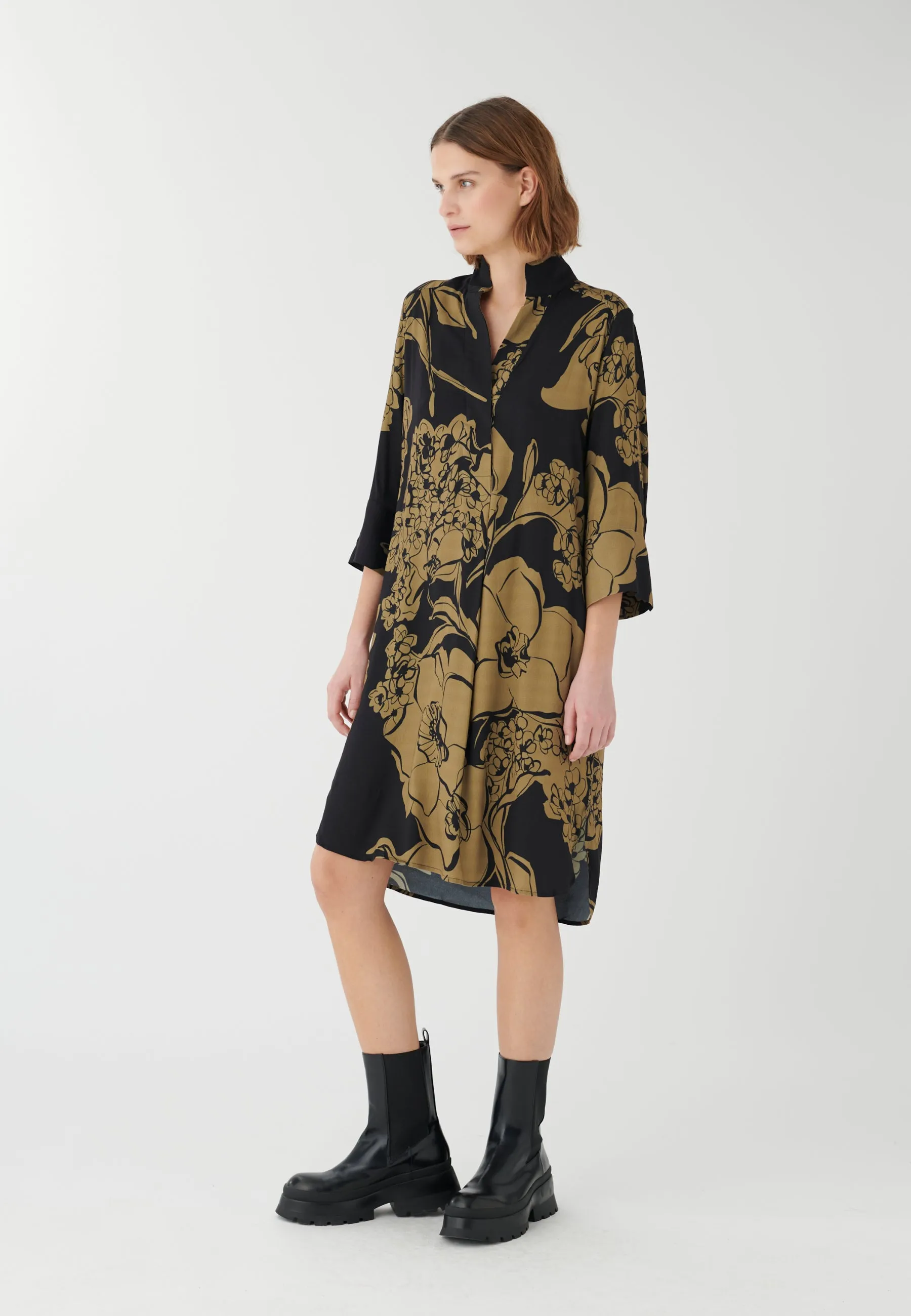 KAMILLE (V)-Big Floral Ebony